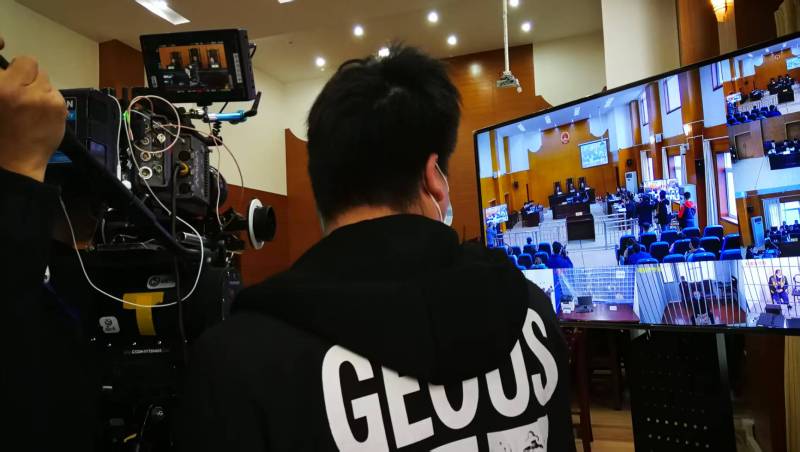 AI生成VS人工创意——科尔沁区广告片拍摄公司的技术浪漫主义实践
